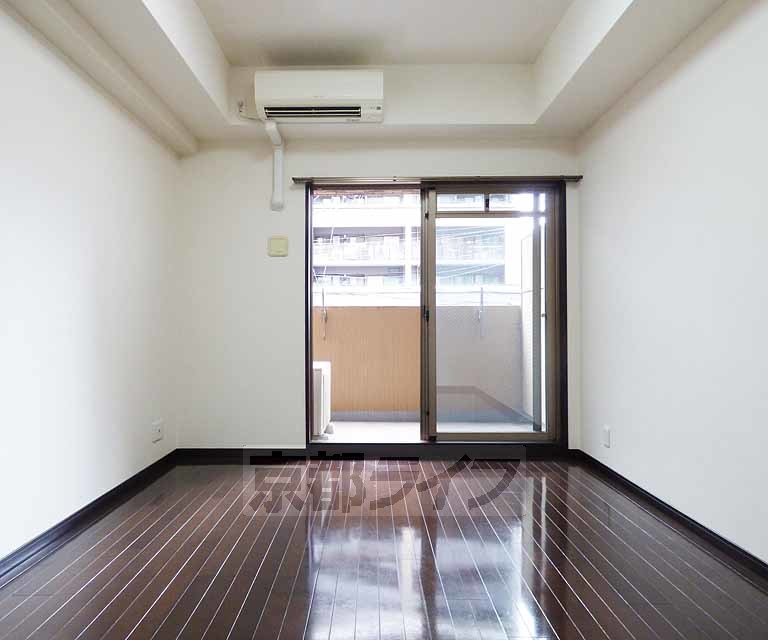 アスヴェル京都四条の居間写真