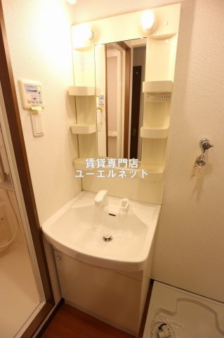 洗面設備　清潔感ある独立洗面台で毎日気持ちよく♪