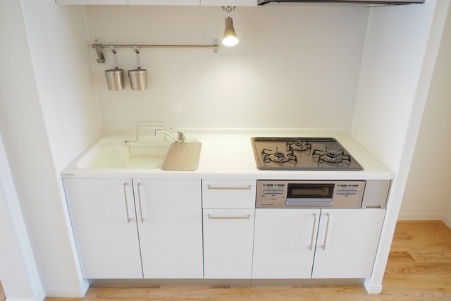 キッチン　参考写真（同建物別部屋のものです）※家具は配置イメージです。