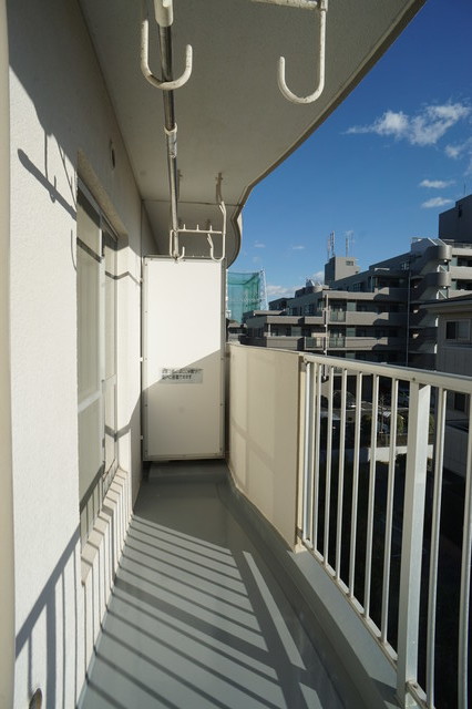 バルコニー　参考写真（同建物別部屋のものです）※家具は配置イメージです。