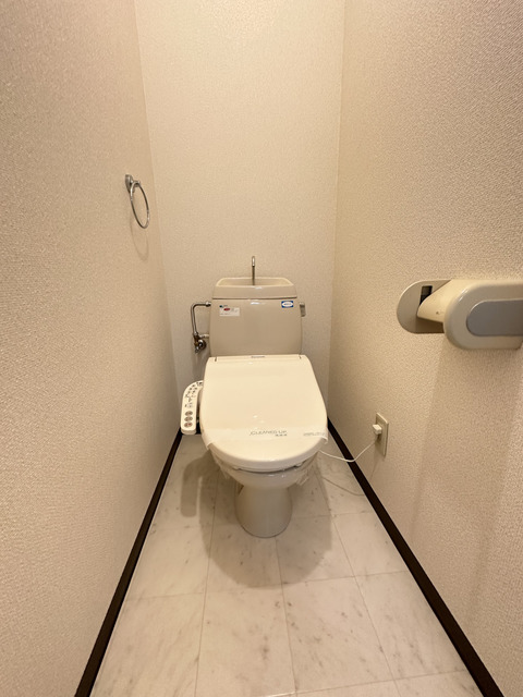 京王相模原線 京王堀之内駅 徒歩15分 2階建 築33年のトイレ写真