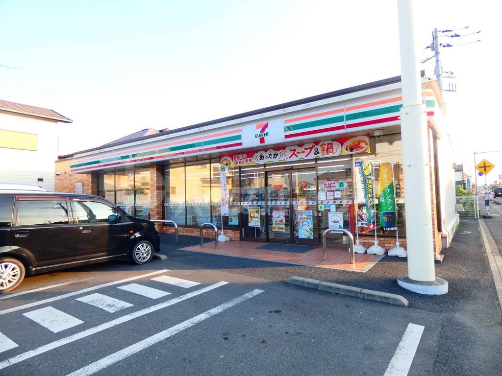 コンビニ　セブンイレブン馬橋栄町西店（コンビニ）まで60m