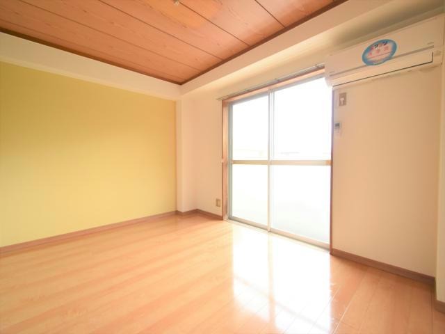 丸元ビルの居間写真