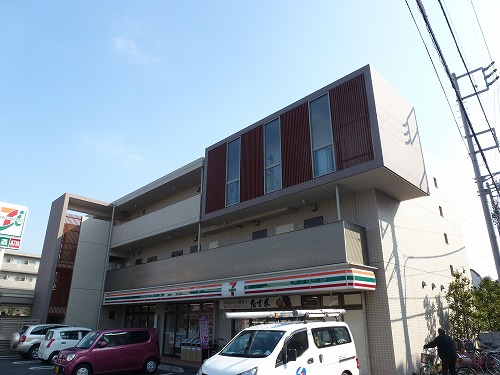 建物外観　前原駅徒歩2分！1階がセブンイレブンなのでとっても便利です♪