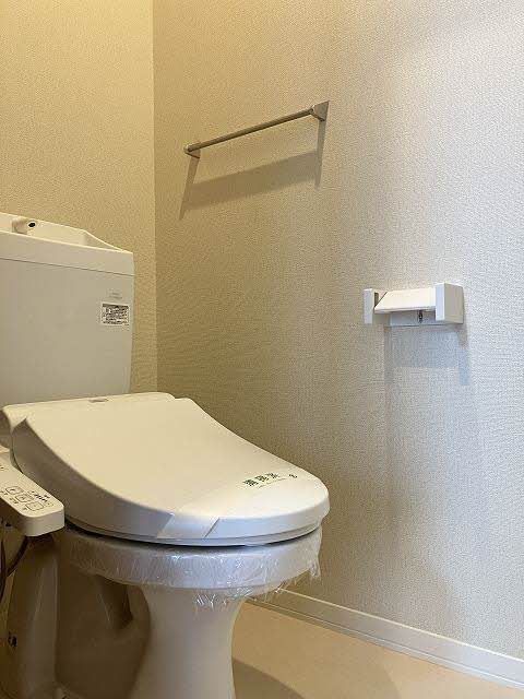 ＪＲ山陰本線 東山公園駅 徒歩17分 2階建 築6年のトイレ写真