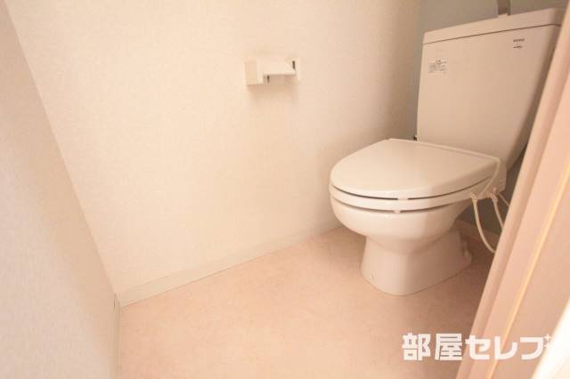 トイレ　清潔感のある色合いです
