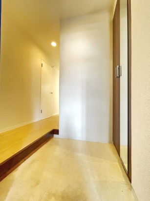 KIRAKUIIB棟の玄関写真