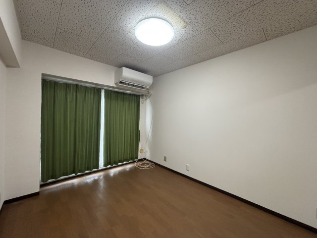ハイネス久里浜の居間写真
