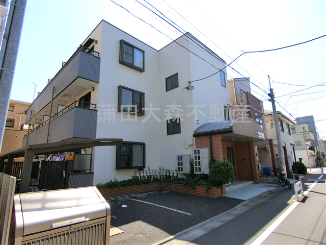 建物外観　2006年1月築　鉄骨造地上3階建て総戸数12戸オートロック