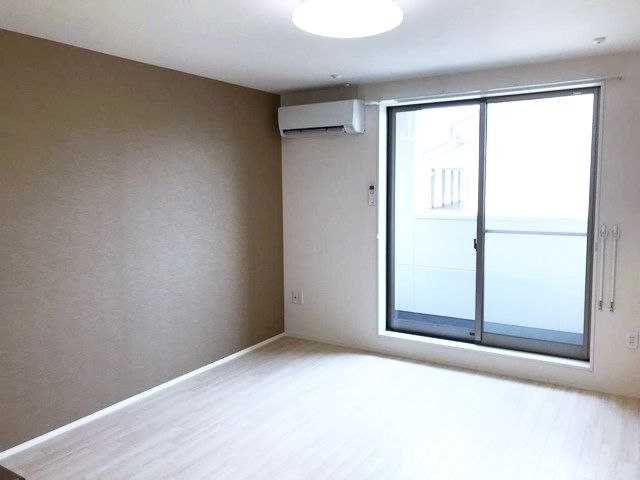 ピースフリーの居間写真