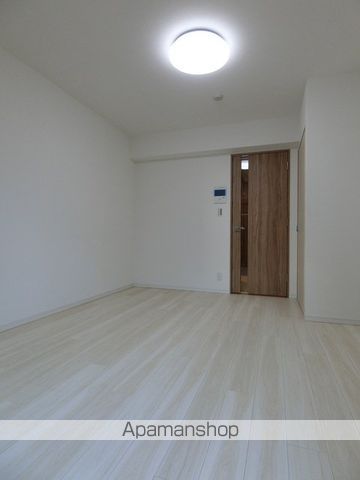 ＪＲ京浜東北線 関内駅 徒歩8分 11階建 築9年の居間写真