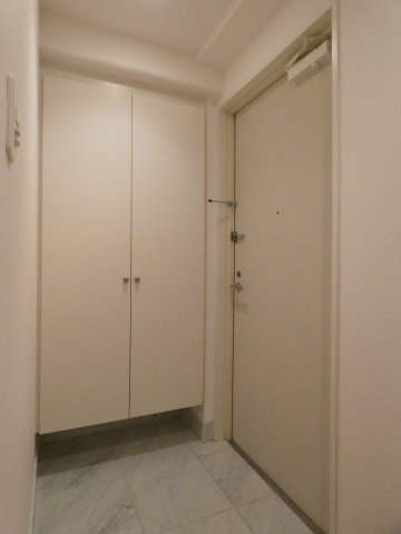 玄関　※別部屋の参考写真です。