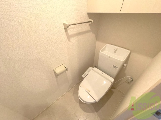 トイレ　トイレは温水洗浄便座です。思わず長居してしまいそうです。