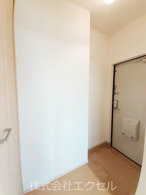 玄関　玄関収納付きです。