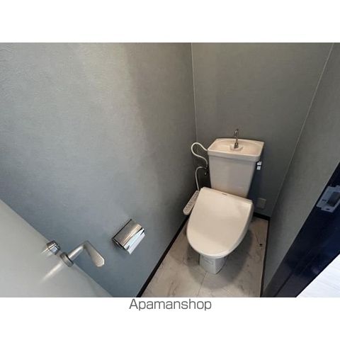 地下鉄東西線 西２８丁目駅 徒歩6分 3階建 築41年のトイレ写真