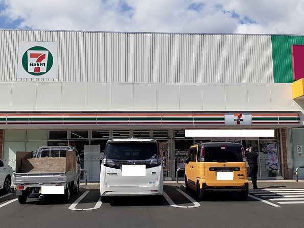 コンビニ　セブンイレブン（コンビニ）まで68m