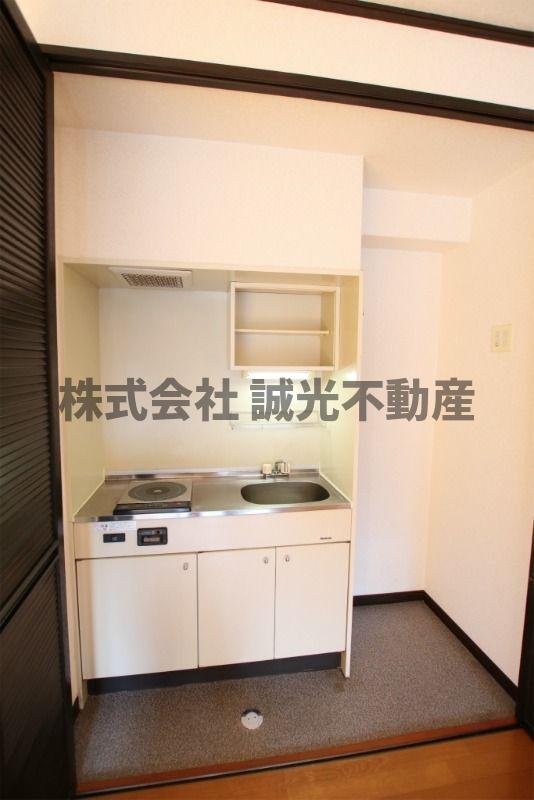 地下鉄七隈線 天神南駅 徒歩6分 6階建 築39年のキッチン写真