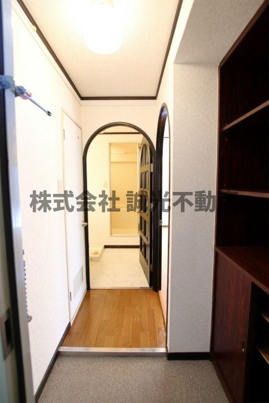 地下鉄七隈線 天神南駅 徒歩6分 6階建 築39年の玄関写真