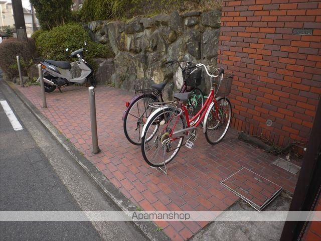 ブルーライン 港南中央駅 徒歩6分 2階建 築39年の外観写真