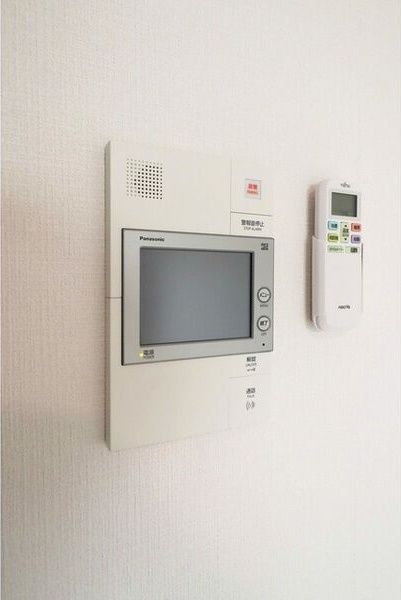 セキュリティ　オートロック、インターフォンどちらもついていてとても安心です