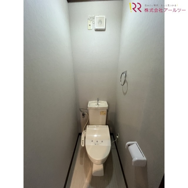 トイレ　温水洗浄暖房便座