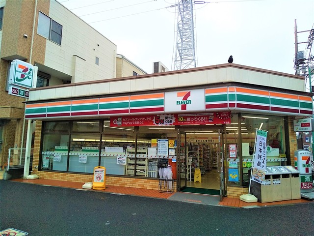 コンビニ　セブンイレブン　足立青井駅前店（コンビニ）まで450m