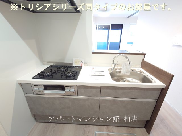 キッチン　同施工会社、同型タイプです／※現況優先