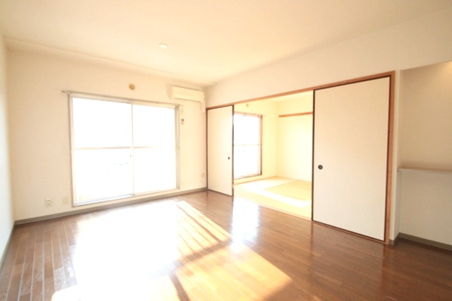 居室・リビング　開放感のあるゆったりとしたお部屋です♪