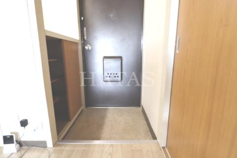 グランドール日名南の玄関写真