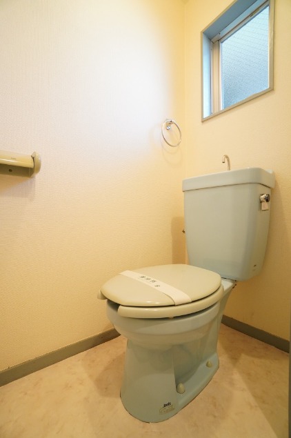 地下鉄箱崎線 千代県庁口駅 徒歩8分 2階建 築37年のトイレ写真