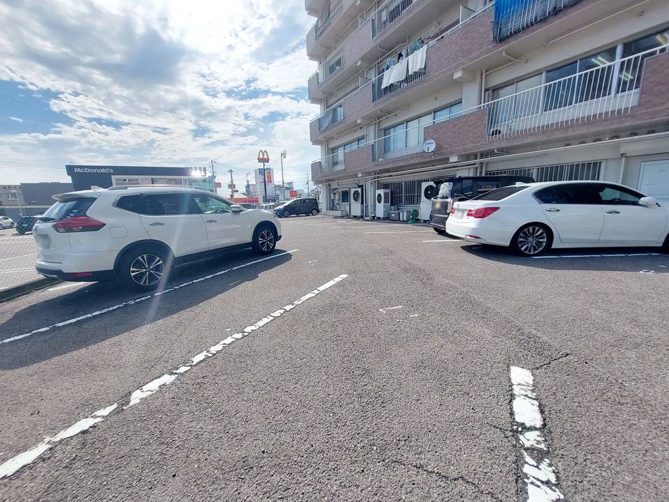 駐車場　駐車場