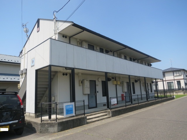 郡山市安積荒井本町のアパートの建物外観