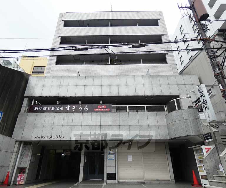 京都市下京区東塩小路町のマンションの建物外観