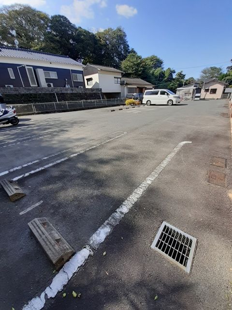 【大牟田市大字吉野のアパートの駐車場】