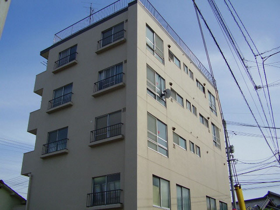 広島市安佐南区長束西のマンションの建物外観