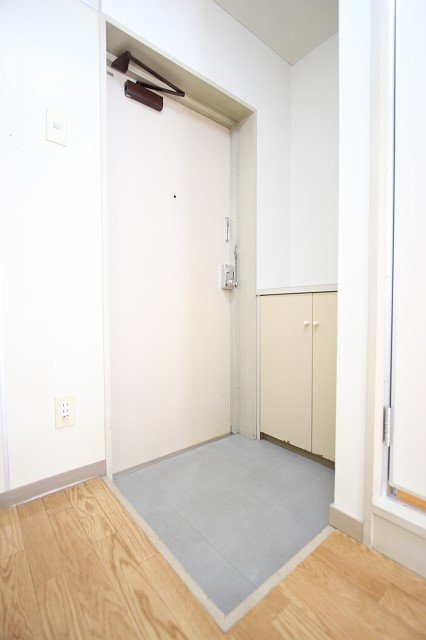 玄関　同物件別号室の写真