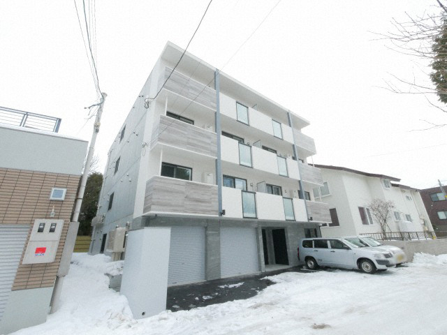 札幌市豊平区福住二条のマンションの建物外観