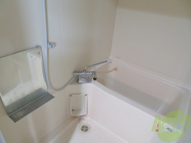 バス・シャワールーム　バスルームはこちらです。広々としてゆったり休めます。