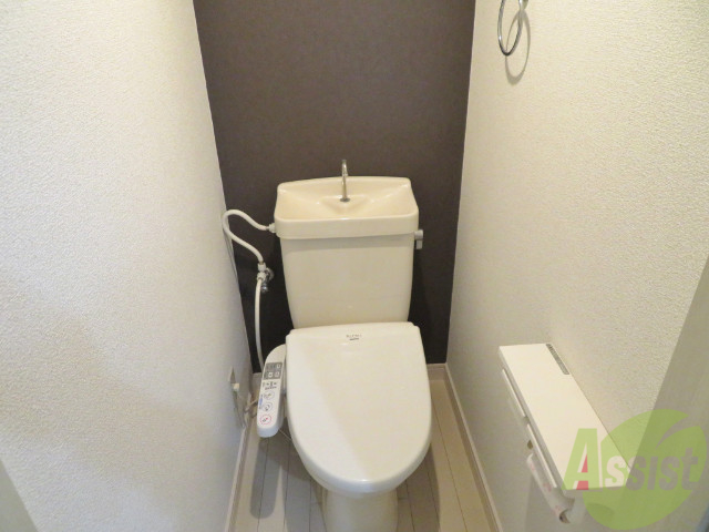 トイレ　ウォシュレット機能がついたトイレです。安心して使用できます。