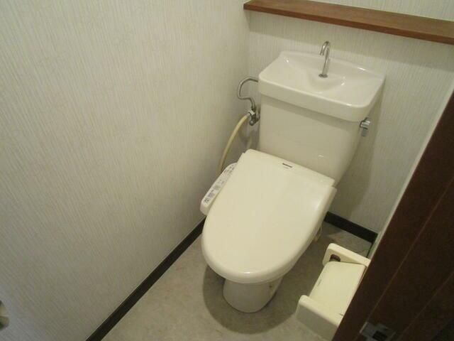 【川口市戸塚東のアパートのトイレ】