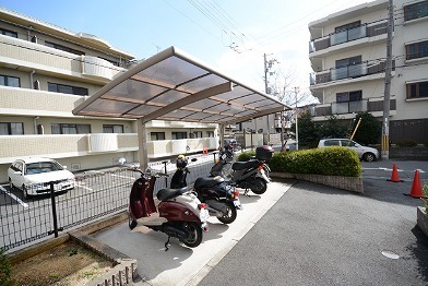 【スカイハイツの駐車場】