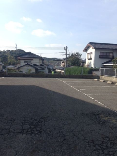 【下関市古屋町のアパートの駐車場】