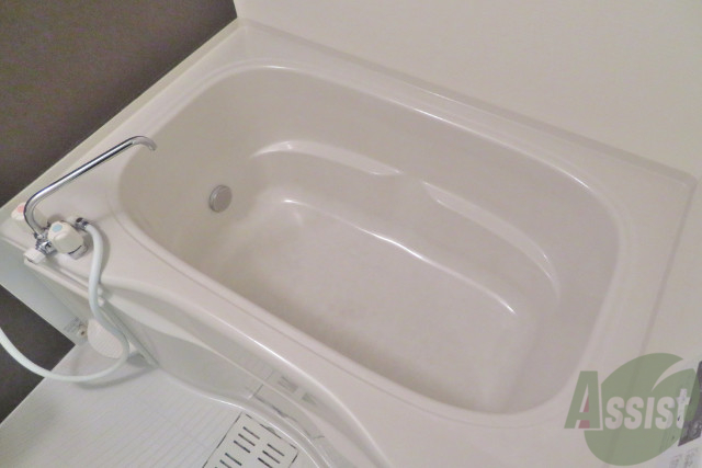 バス・シャワールーム　お風呂はゆったり浸かれる広さでした。疲れを取りましょう。