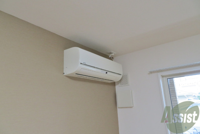 その他設備　エアコンは２台あります。まず、ＬＤＫのお部屋です。