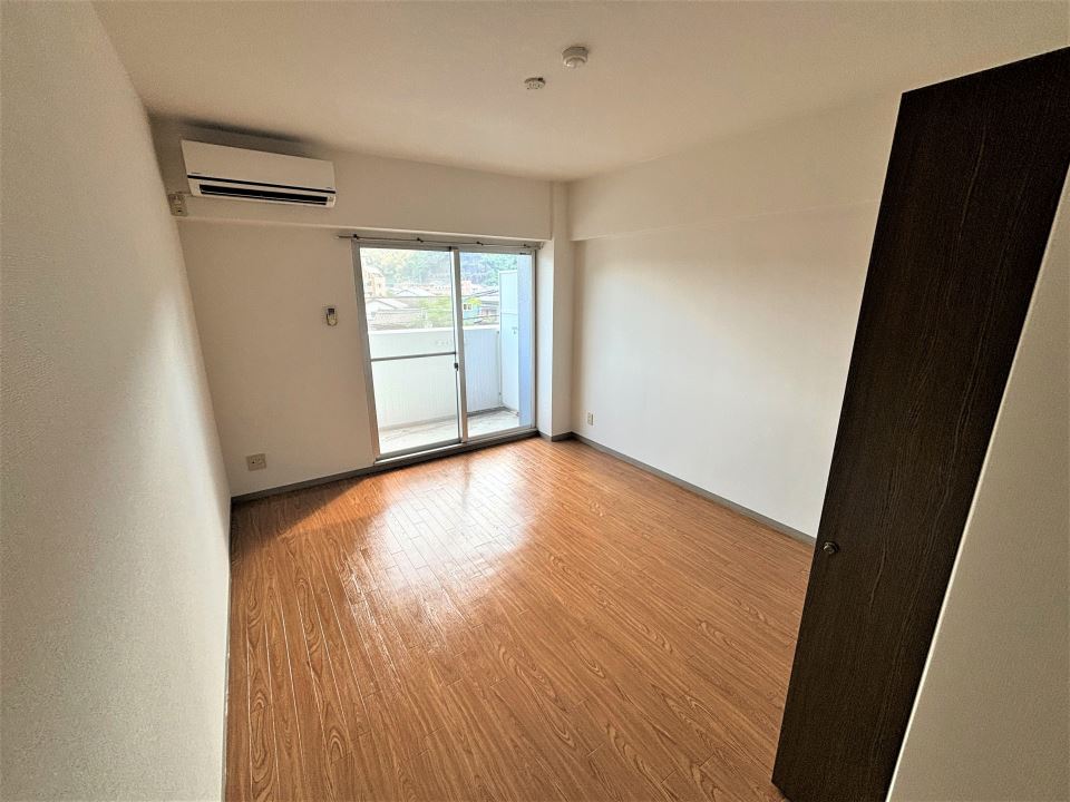 居室・リビング　８畳の洋室です