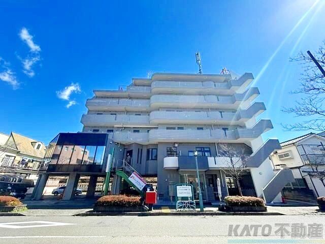 町田市玉川学園のマンションの建物外観