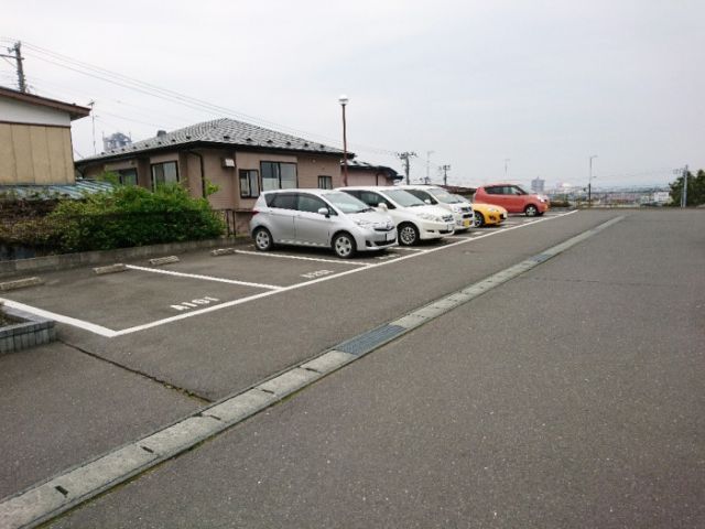 【サンライズ赤坂　ＡＢの駐車場】