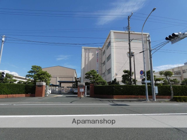 高校・高専　新居高校（高校・高専）まで519m