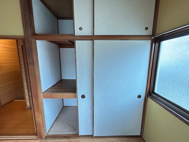 収納　洋室収納。奥行きがありたくさん収納できます。