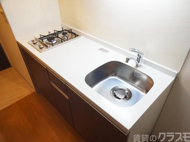 キッチン　２口コンロ付きでお料理も捗りそうですね。